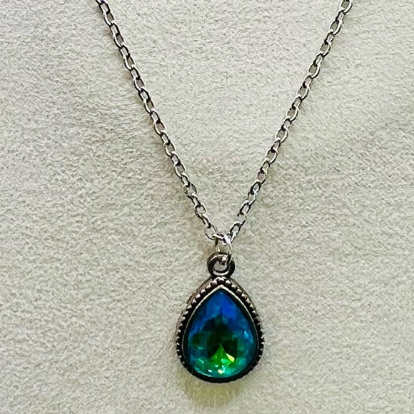 NWT Harriet Ave Turquoise Rhinestone Teardrop Pendant & Silver Chain Necklace - Picture 11 of 12